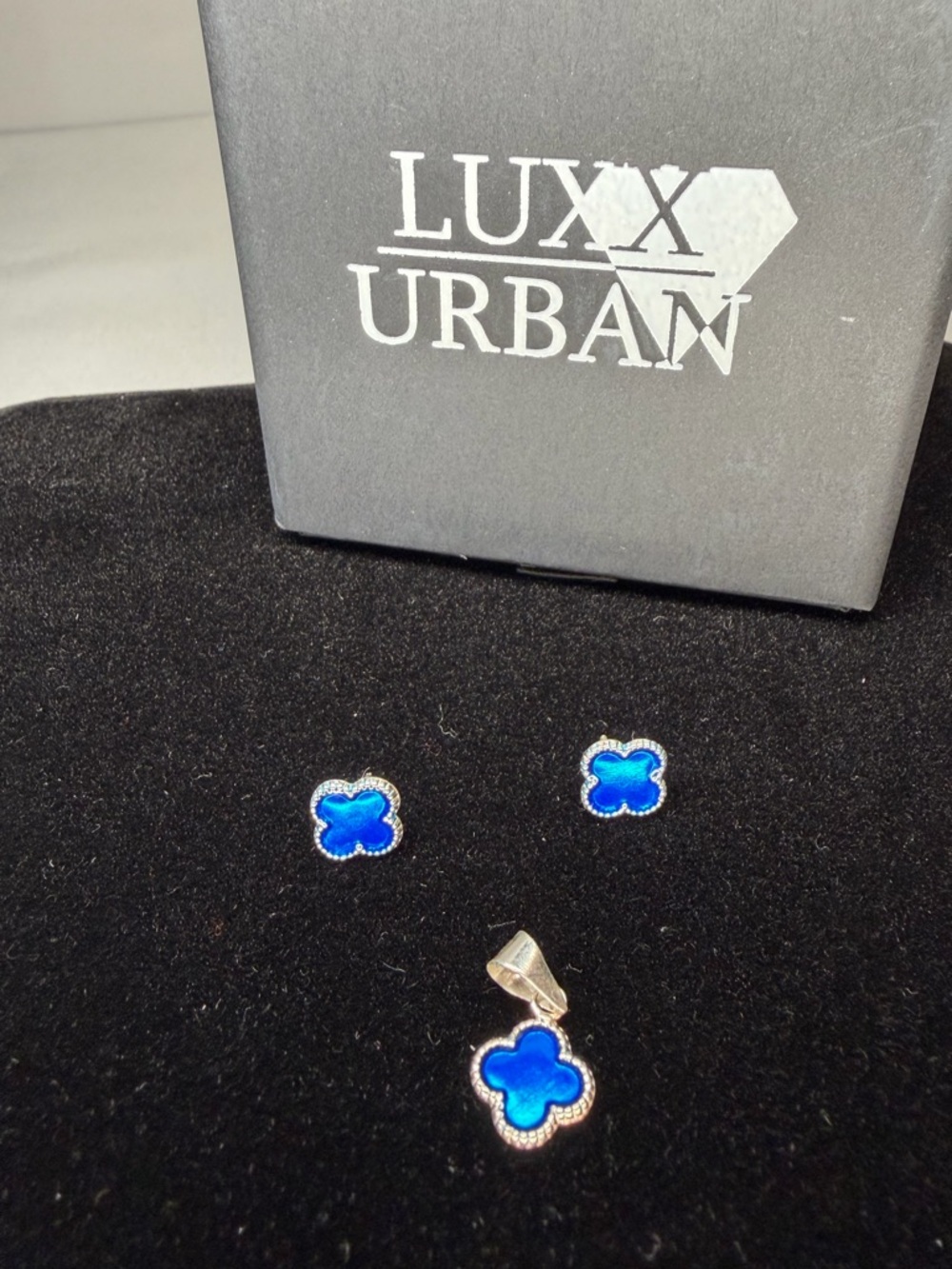 Taxco Silver Clover Mini Pendant & Stud Silver Earring Set